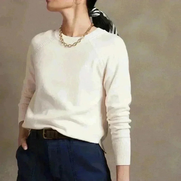 Banana Republic Relaxed Fit Raglan Pullover Sweater - Picture 4 of 11